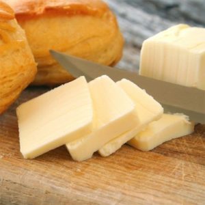 Enthält Vitamin A: Butter, Eier, Milch, Milchprodukte, Leber, Thunfisch und Fischöl