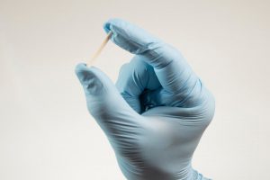 Neues nicht-chirurgisches Verhütungsimplantat wird mit Hilfe von winzigen Nadeln eingesetzt 1